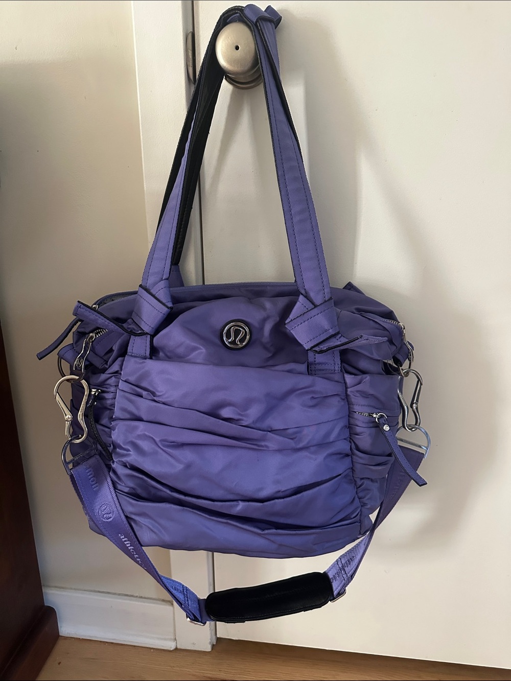 Lululemon travel tote bag